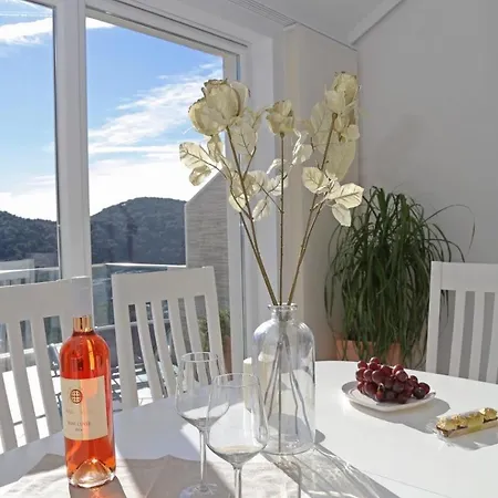 Simply The Best-three Bedroom With Terrace And Sea View Apartmán